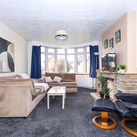 Well Located 3 Bedroom With Free Wifi And Private Parking Leeds (West Yorkshire)