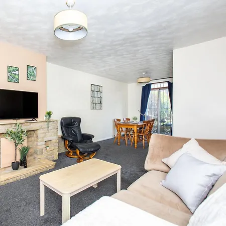 Well Located 3 Bedroom With Free Wifi And Private Parking * Leeds (West Yorkshire)