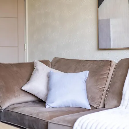Well Located 3 Bedroom With Free Wifi And Private Parking * Leeds (West Yorkshire)