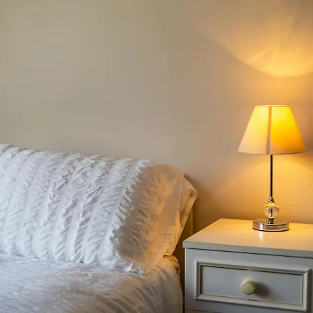 Well Located 3 Bedroom With Free Wifi And Private Parking Leeds (West Yorkshire)
