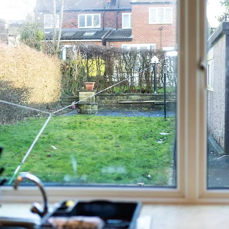 Holiday home Well Located 3 Bedroom With Free Wifi And Private Parking